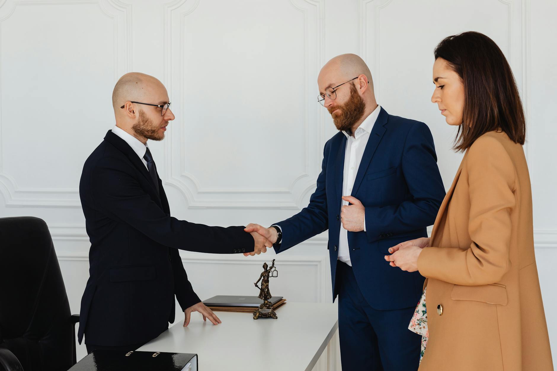 Handschlag nach Abschluss des Beratungsgesprächs